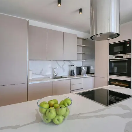 Capan Zadarvillas *